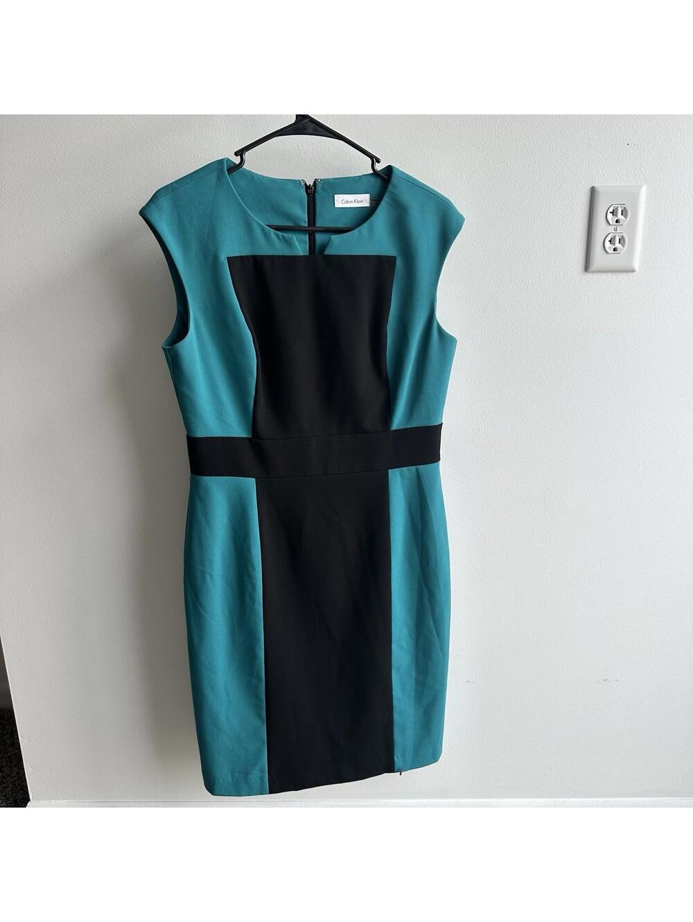 Calvin Klein Sleeveless Black And Turquoise Dress size 8 Pre Owned